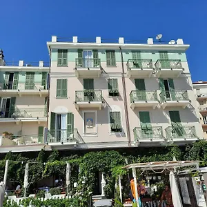https://hotel-eden-alaxi-hotels.hotelitalianriviera.com